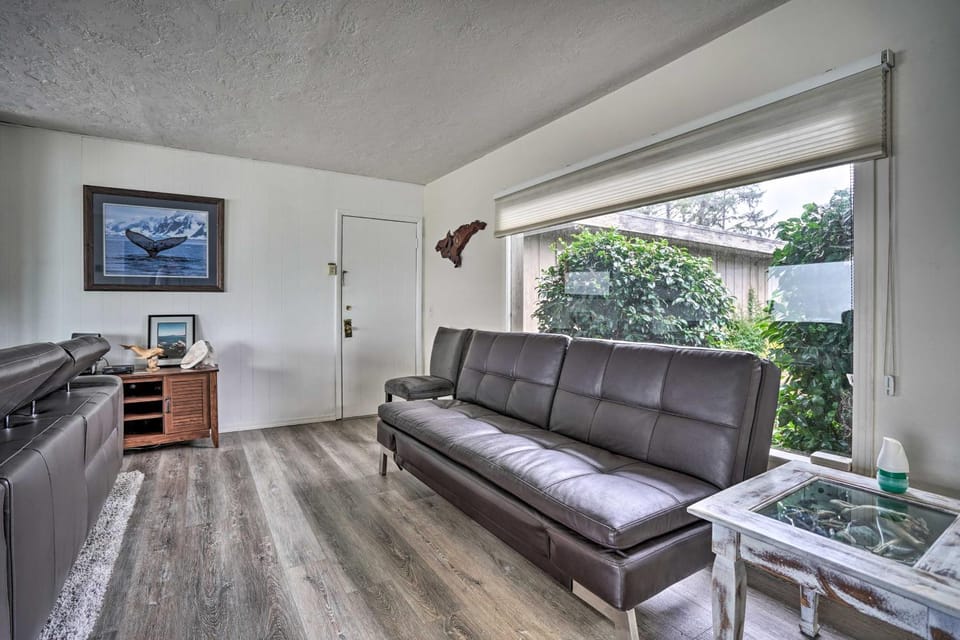 Serenity By The Sea - Chic Oceanfront Home with Deck House in Brookings