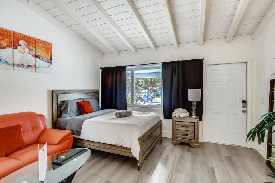 Bed, Photo of the whole room