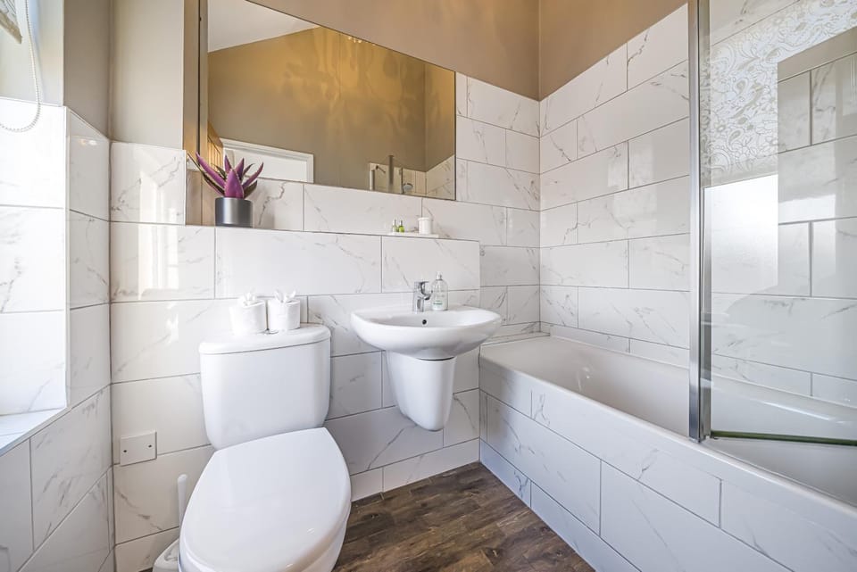 Shower, Toilet, Bathroom, Bath