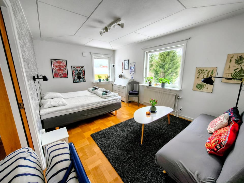 Bed, Seating area, Bedroom