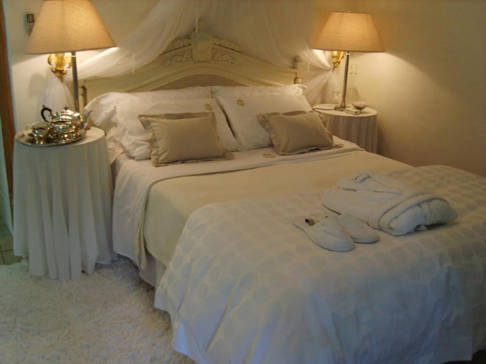 Emerald Guest House Springs Bed and Breakfast in Gauteng