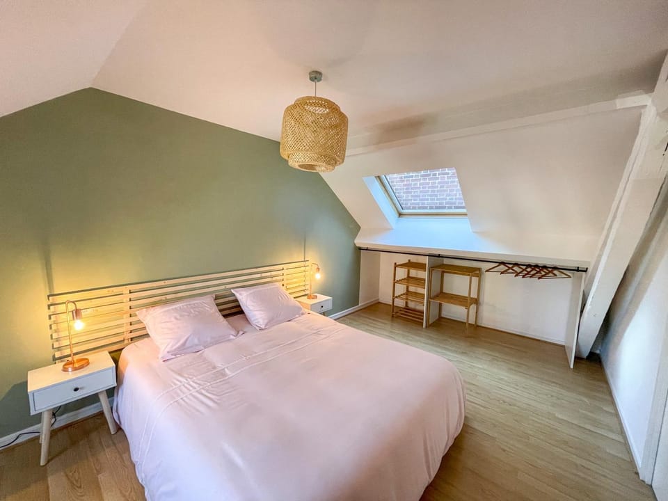 Bed, Photo of the whole room, Bedroom