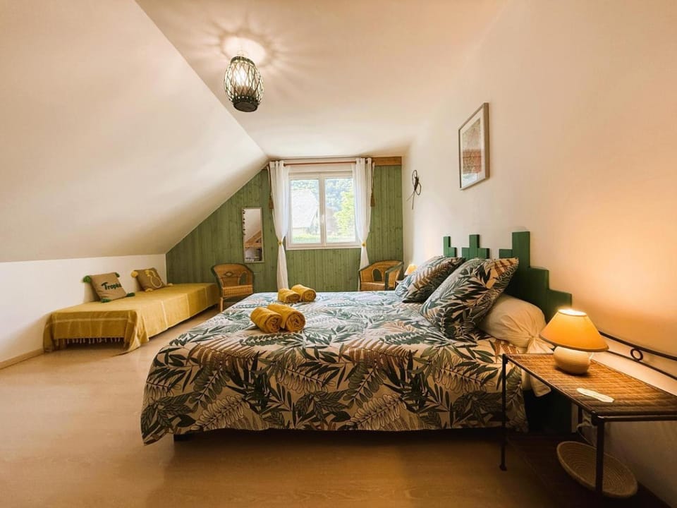Bed, Photo of the whole room, Bedroom