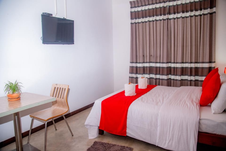 Communal lounge/ TV room, Bed, Seating area