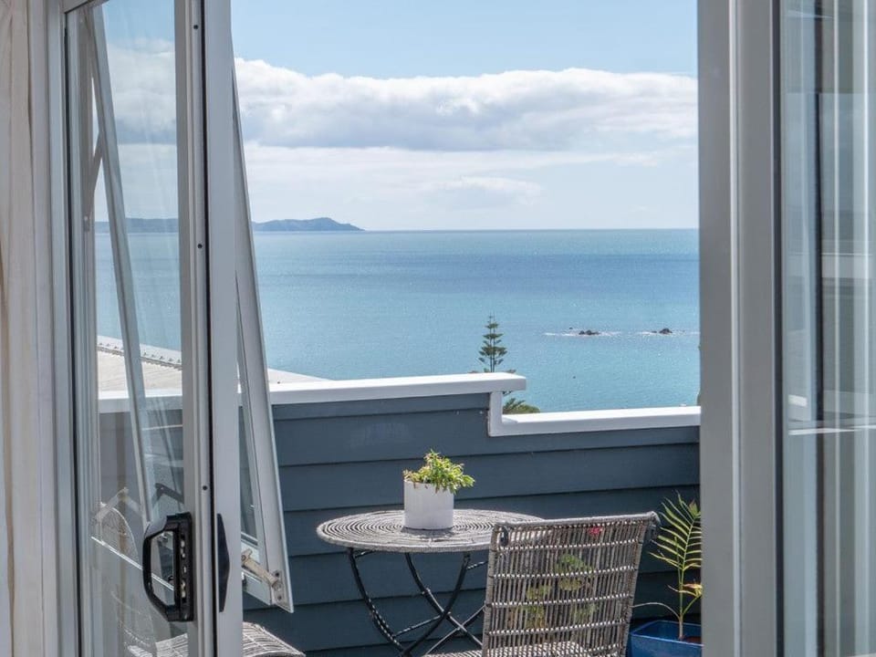 Natural landscape, View (from property/room), Balcony/Terrace, Dining area, Sea view