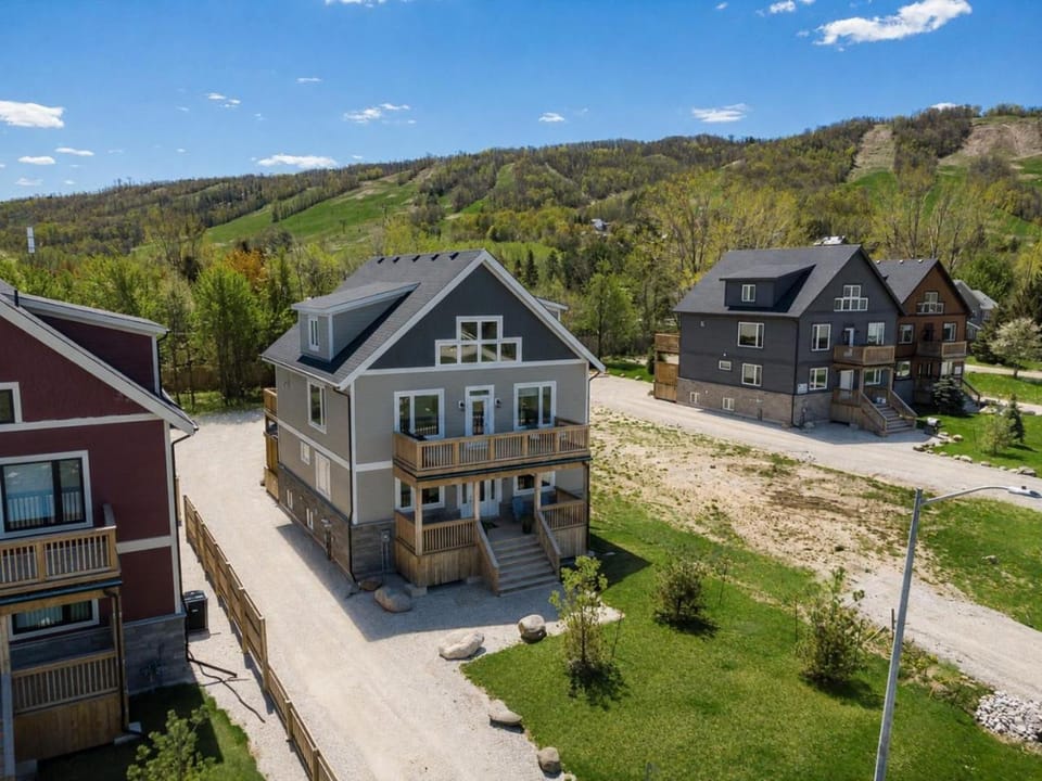 Timberline Lodge w Private Hot Tub, by Property Valet Chalet in Grey Highlands