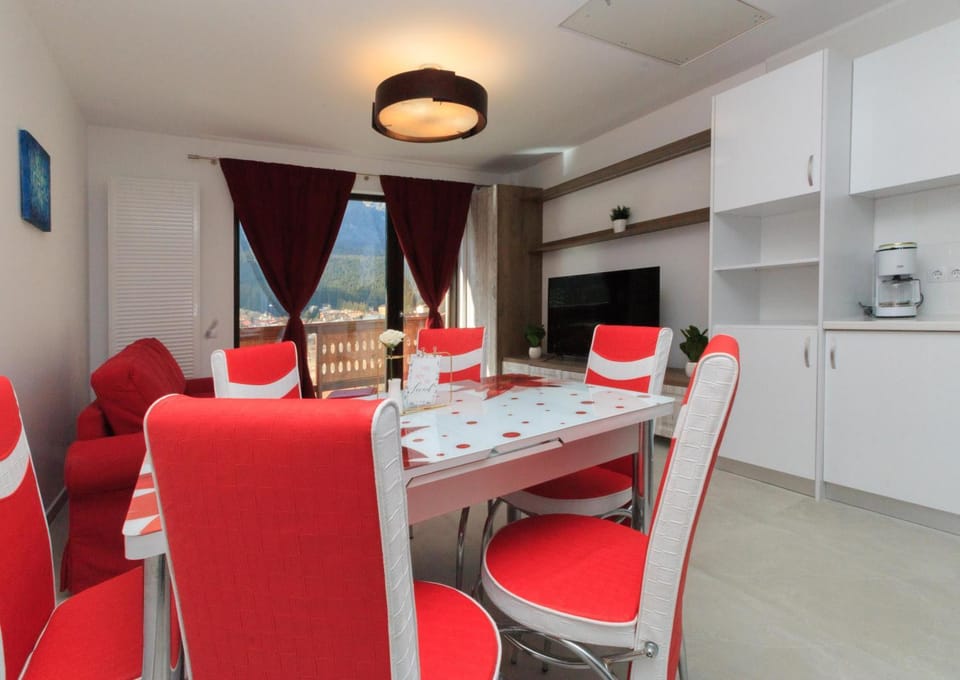 TV and multimedia, Balcony/Terrace, Kitchen or kitchenette, Living room, Dining area