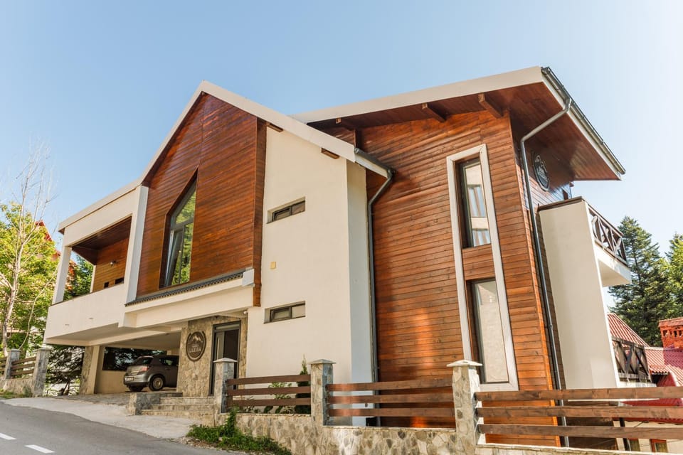 Property building, Street view
