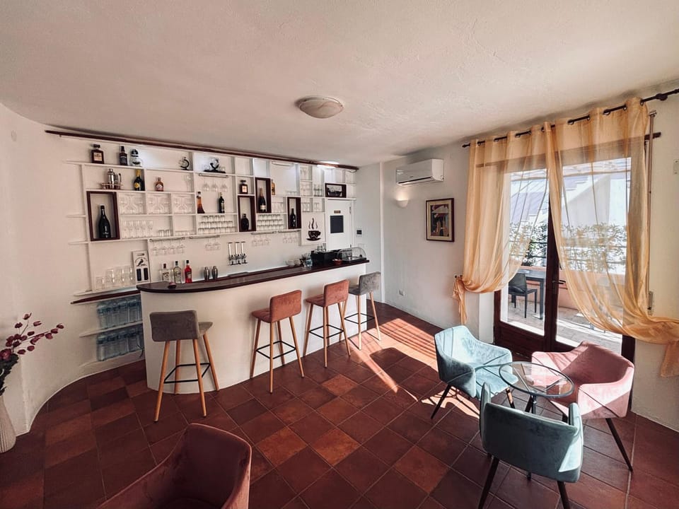 Lounge or bar