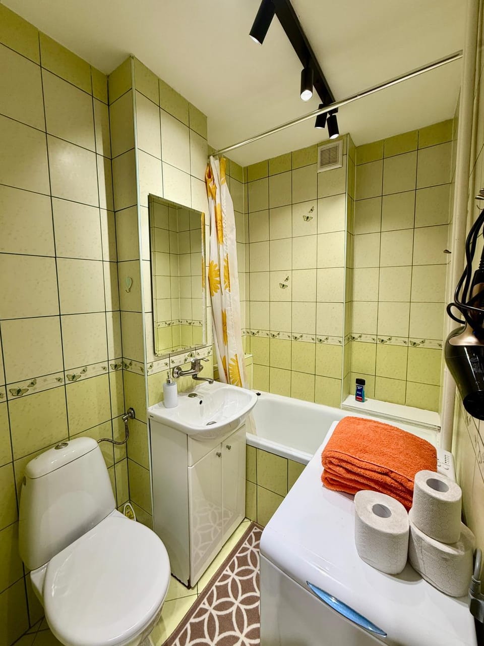 Super Apartment YELLOW 2x Metro fast Wifi 1 Gbs Netflix Panorama Miasta Apartment in Warsaw