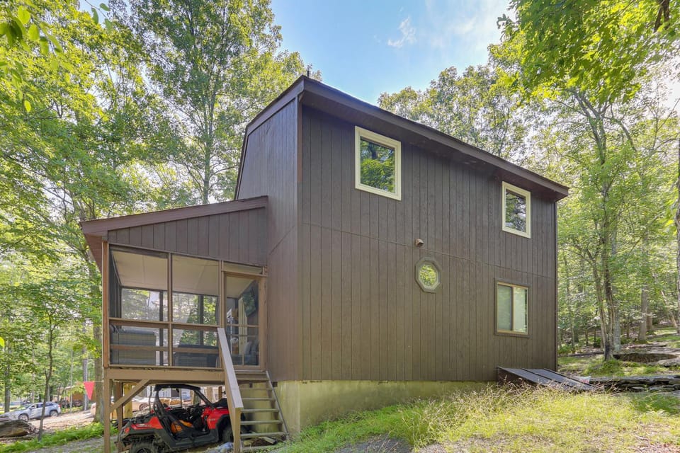 Pools, Lake, AC, Tiki Bar, Skiing: Delaware River House in Pennsylvania