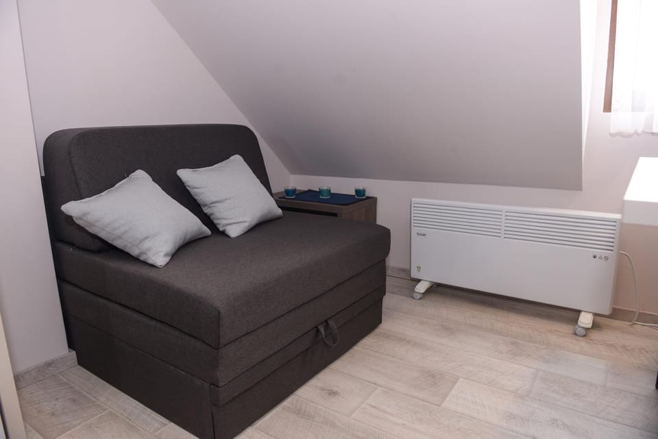 Bed, Living room