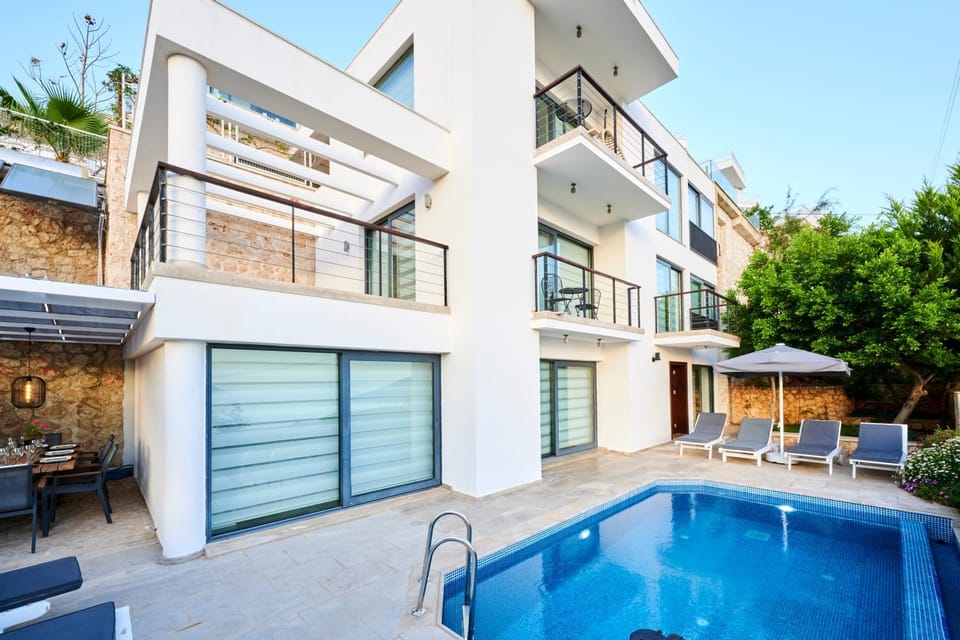 Property building, Swimming pool, Swimming pool