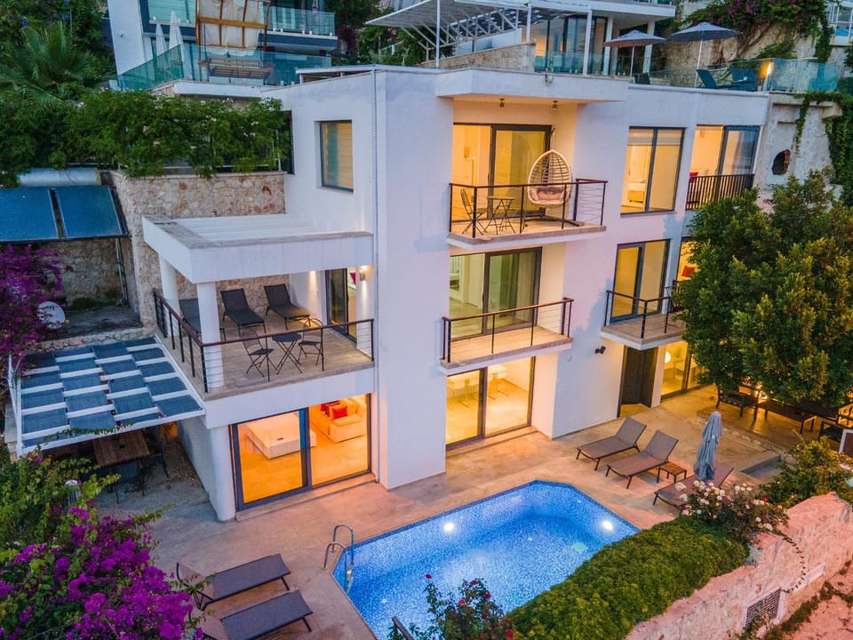 Property building, Bird's eye view, Swimming pool