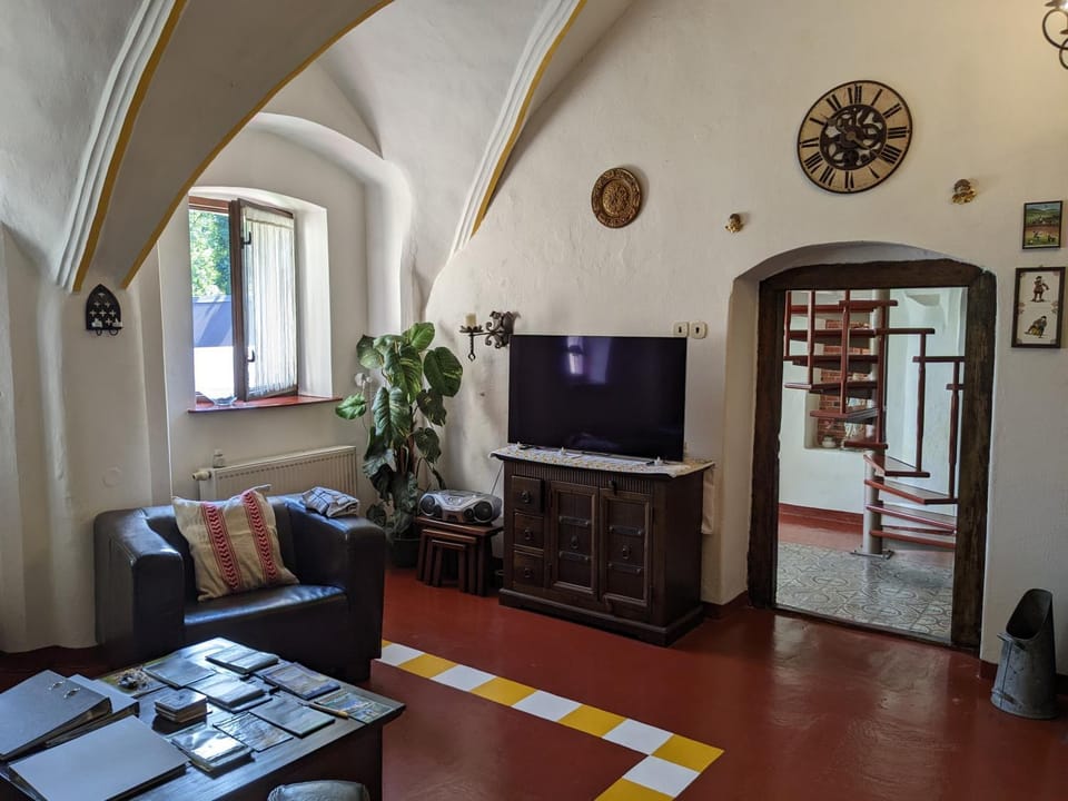Communal lounge/ TV room