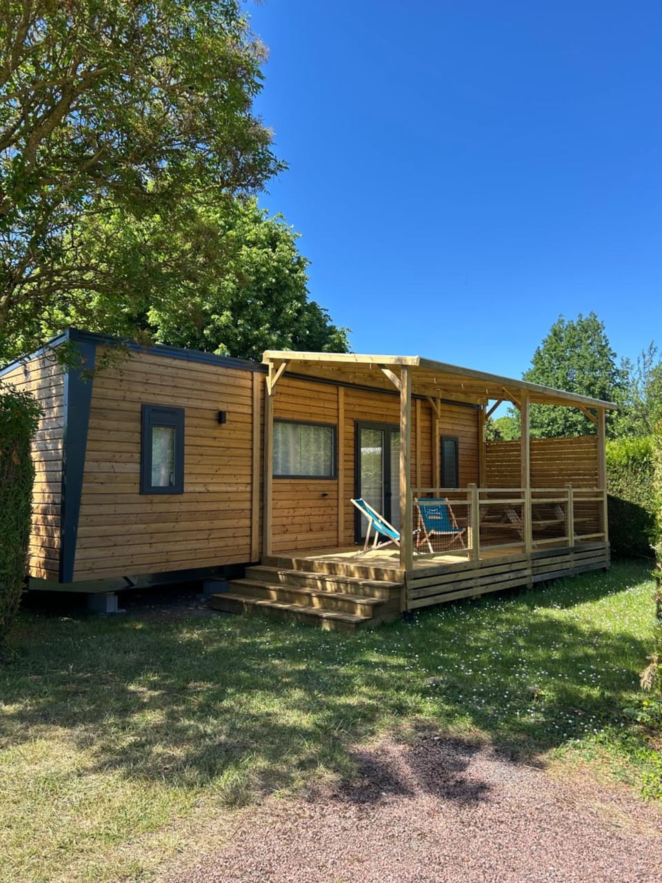 Property building, Spring, Day, Natural landscape, Garden, Garden view