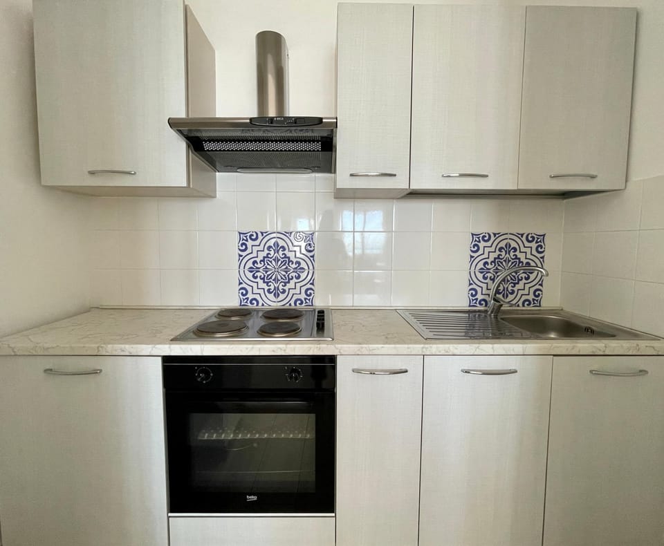 Kitchen or kitchenette, pet friendly, stove