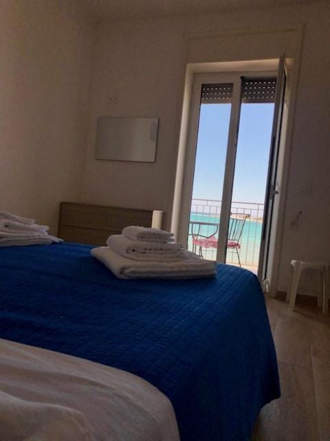 Bed, Natural landscape, View (from property/room), Bedroom, Sea view, towels