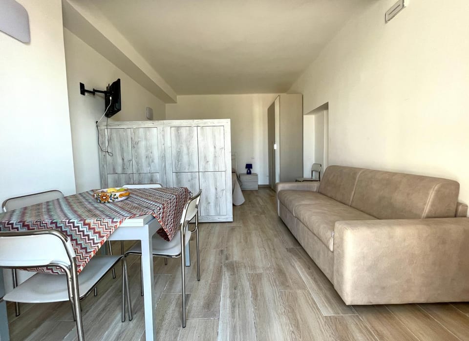 Living room, Photo of the whole room, Dining area
