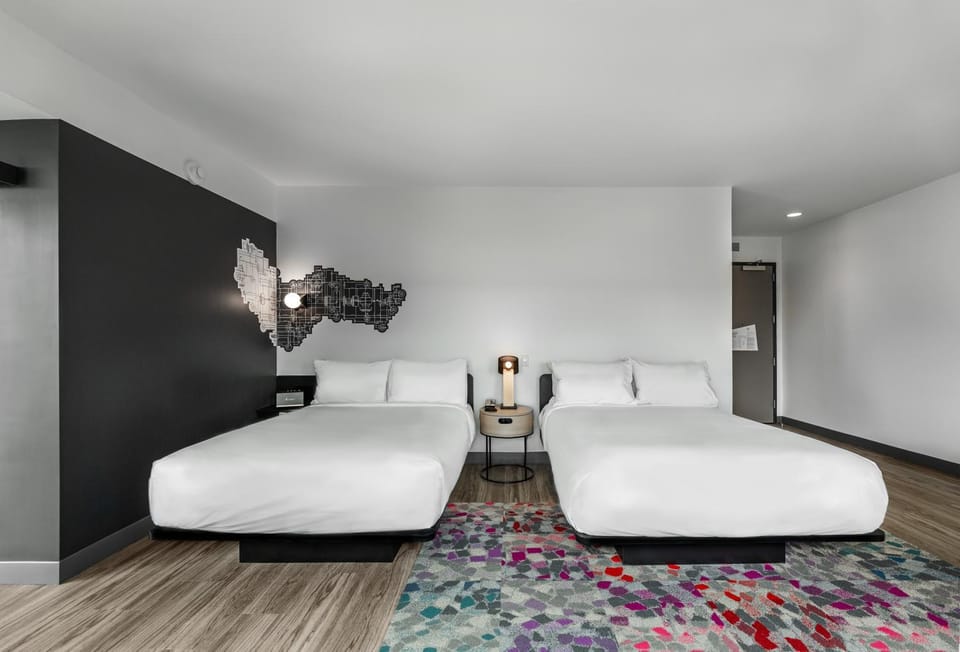 Guests, Street view, Entertainment