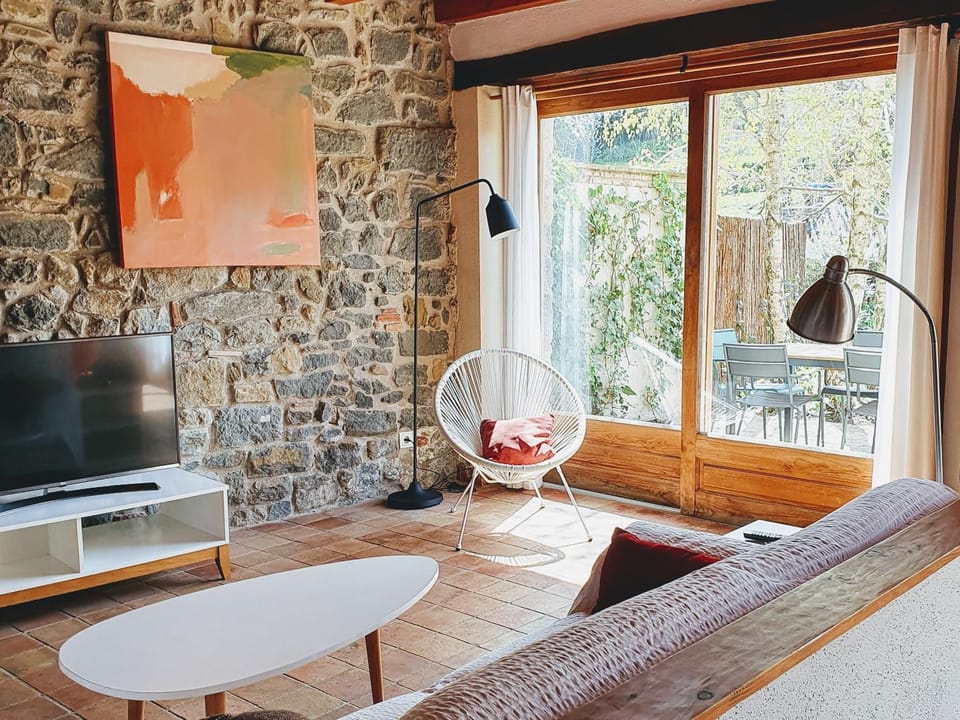 TV and multimedia, Living room, Seating area, pet friendly