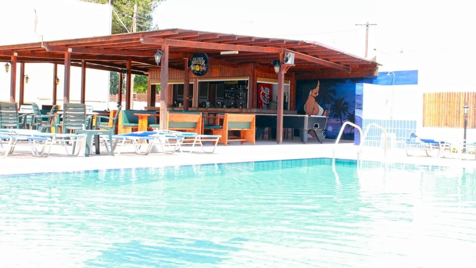 Restaurant/places to eat, Swimming pool