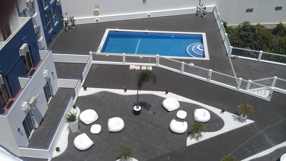 Swimming pool, Swimming pool