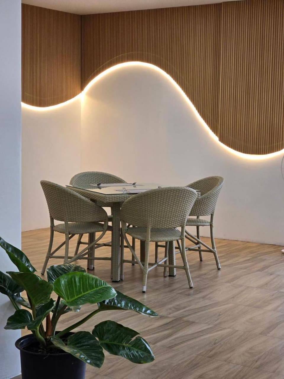 Restaurant/places to eat, Dining area