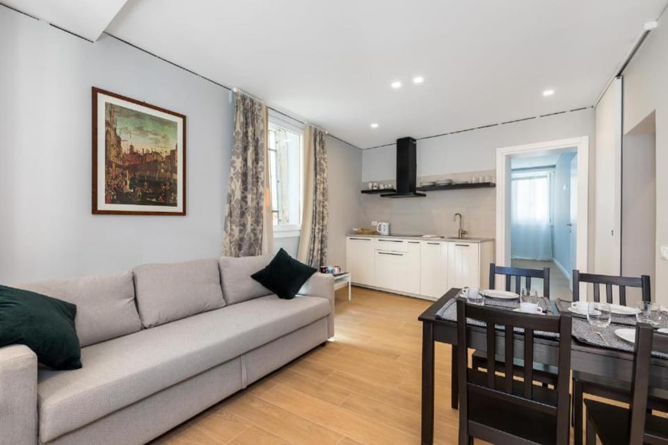 Kitchen or kitchenette, Living room, Seating area, Dining area