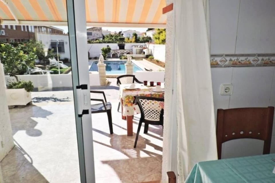 PRECIOSA CASA CON PISCINA AL LADO DE LA PLAYA House in Miami Platja