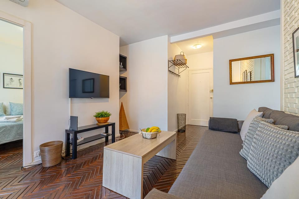 TV and multimedia, Living room, Lobby or reception