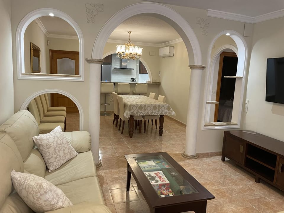 Living room, Dining area