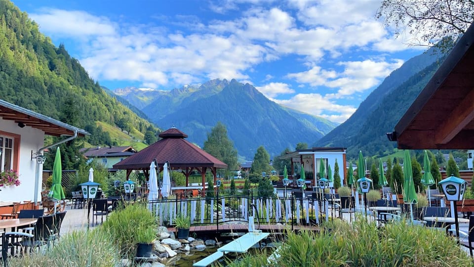 Property building, Restaurant/places to eat, Garden view, Mountain view