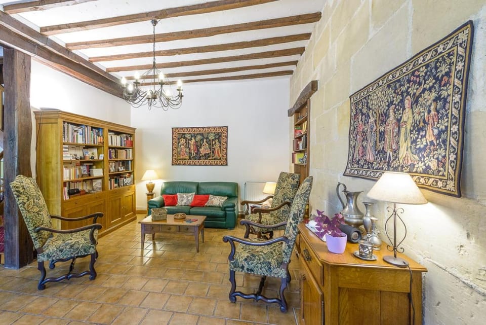 Library, Living room, Seating area