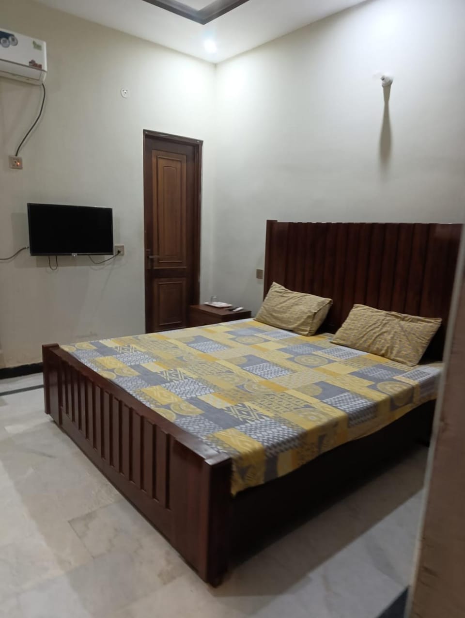 Family Rooms in Johar Town Bed and Breakfast in Lahore