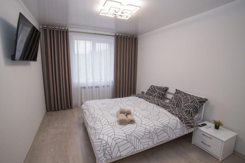 Bed, TV and multimedia, Bedroom, towels