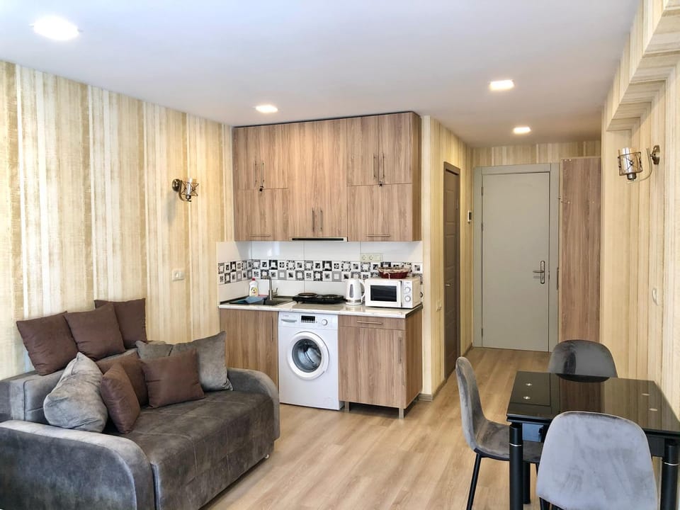 Kitchen or kitchenette, Seating area, Dining area