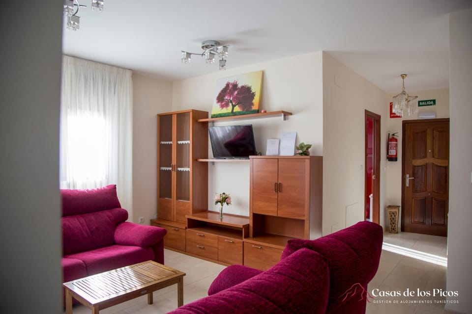 TV and multimedia, Living room, Lounge or bar, Seating area