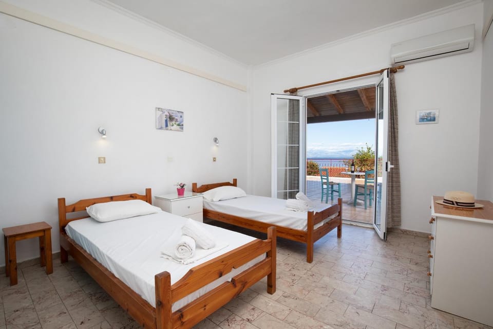 Bed, Natural landscape, Photo of the whole room, Bedroom, towels