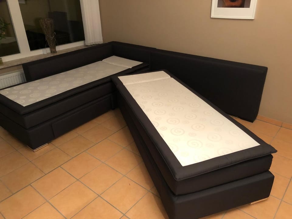 Bed, Living room