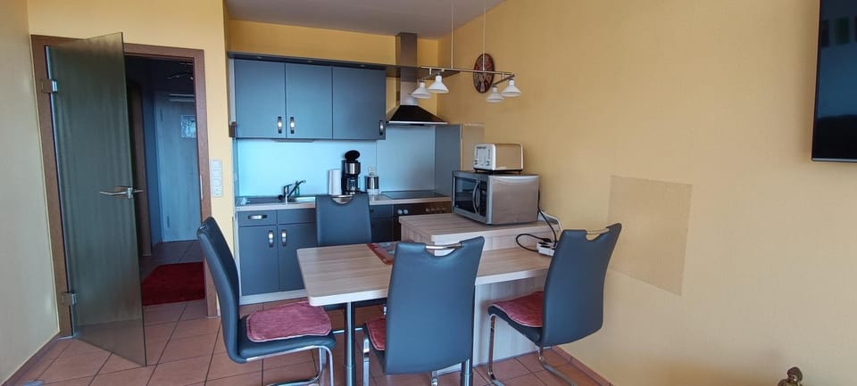 Dining area, kitchen
