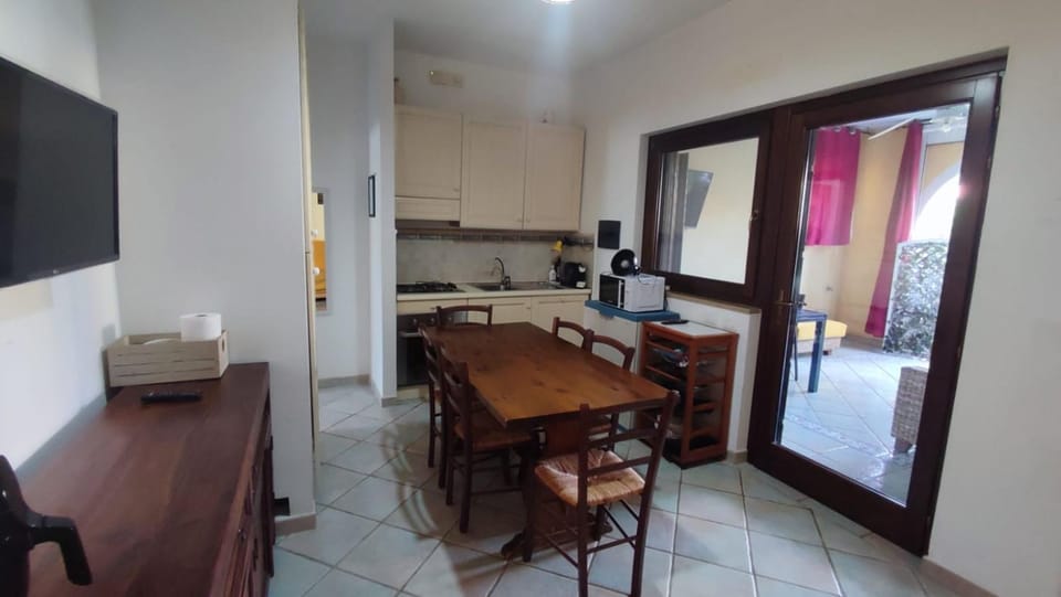 Kitchen or kitchenette, Living room, Dining area, oven, stove