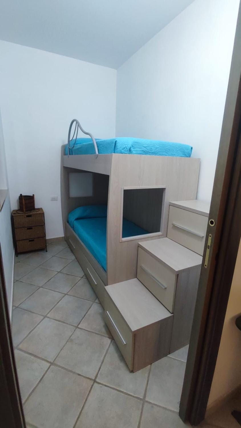Bed, Photo of the whole room, Bedroom, bunk bed
