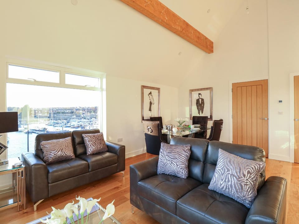 Harbourside Haven Penthouse 1 Apartment in Weymouth