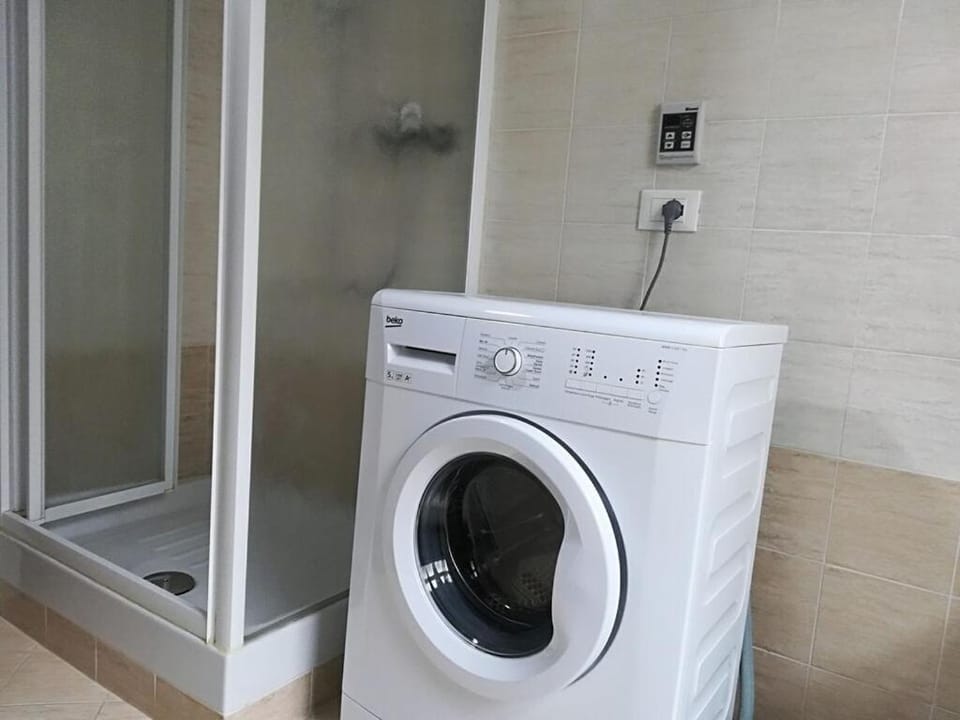 Bathroom, washing machine