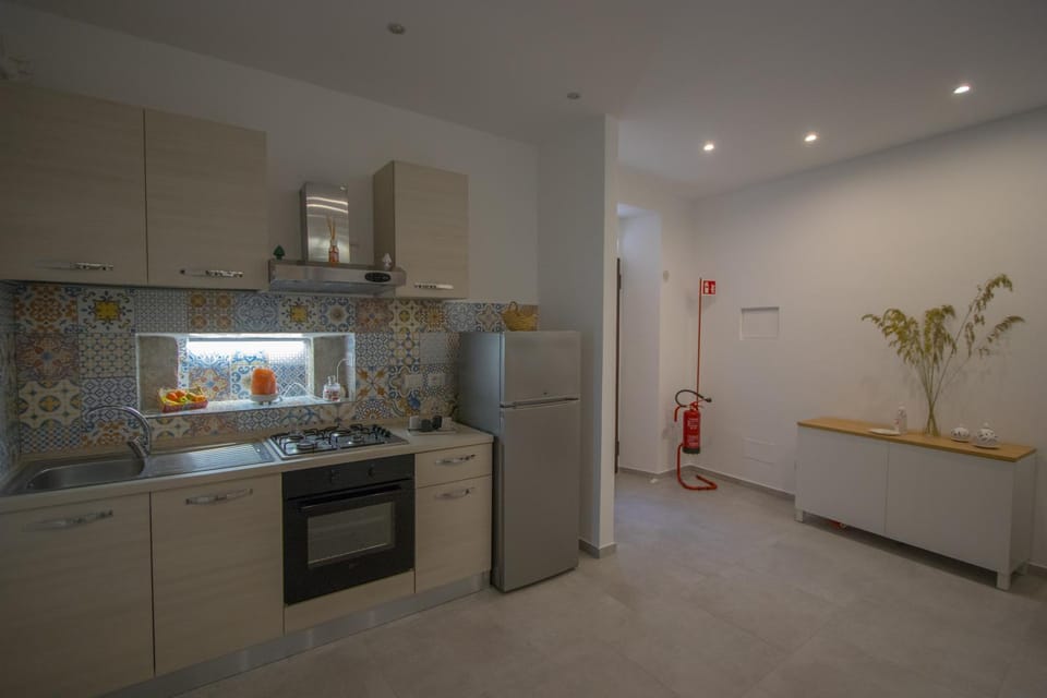 Kitchen or kitchenette, Communal kitchen, pet friendly, stove