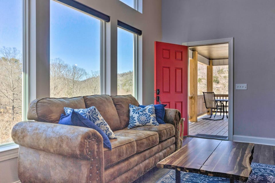 Family Home w/ Views ~ 5 Mi to Downtown Asheville! House in Asheville