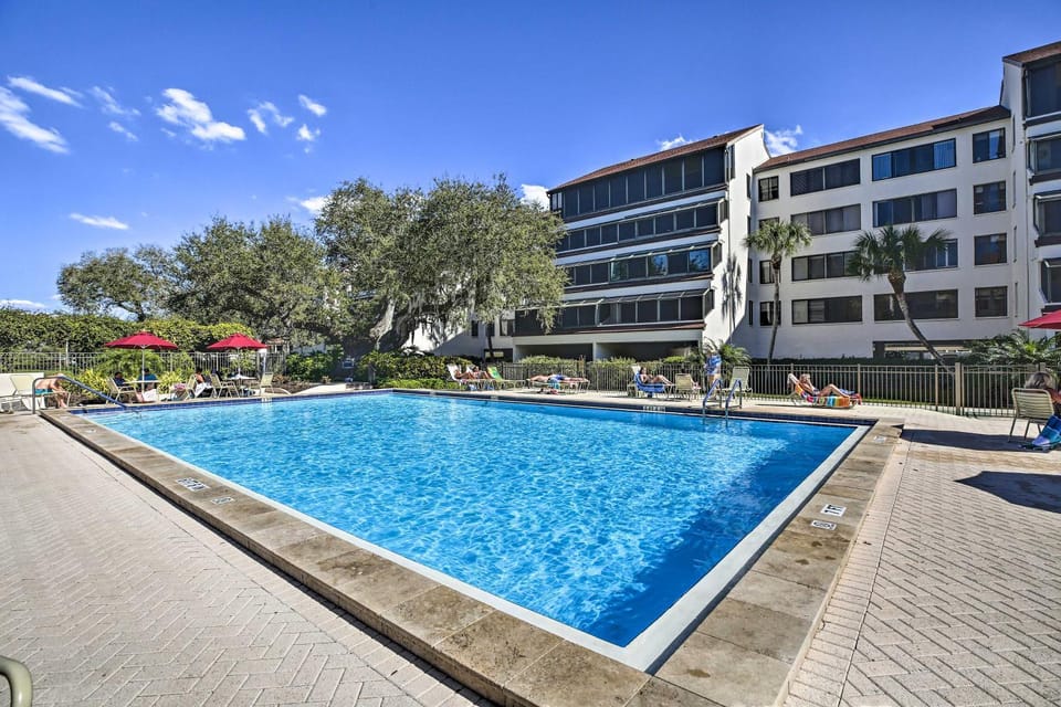 Sunny Siesta Key Condo w/ Beach Access + Pool! House in Siesta Beach