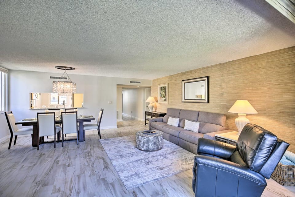 Sunny Siesta Key Condo w/ Beach Access + Pool! House in Siesta Beach