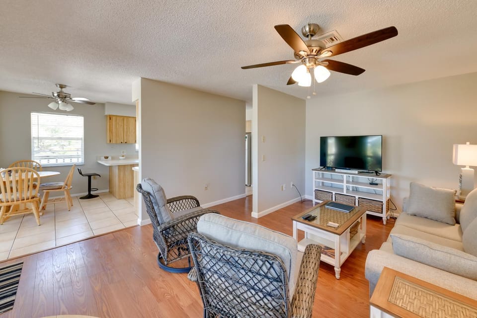 Coastal Oasis w/ Shared Pool, 2 Mi to Beach! House in Englewood